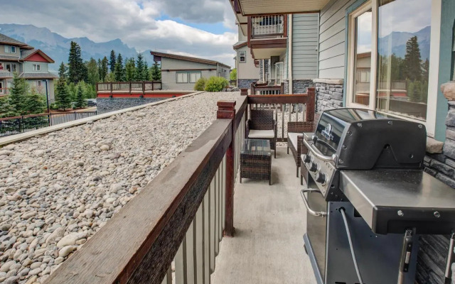 Modern Nordic 2 Bedroom Mountain View Condo