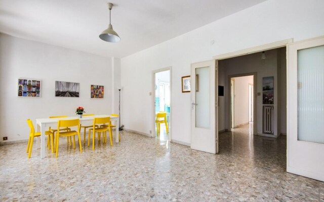 Very Spacious 3 Beds Flat in a Great Area