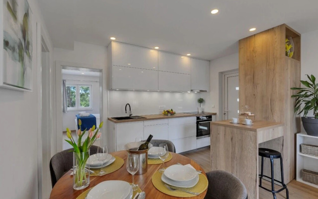 Lara - With Terrace - A2