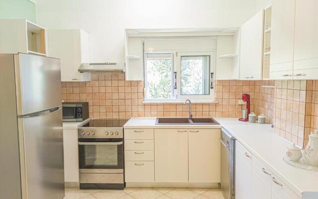 Cosy apartment - 6 Minutes walk to the beach!