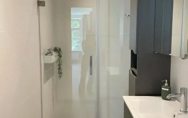 Beautiful 1-bedroom apartment 5 min from center with free parking