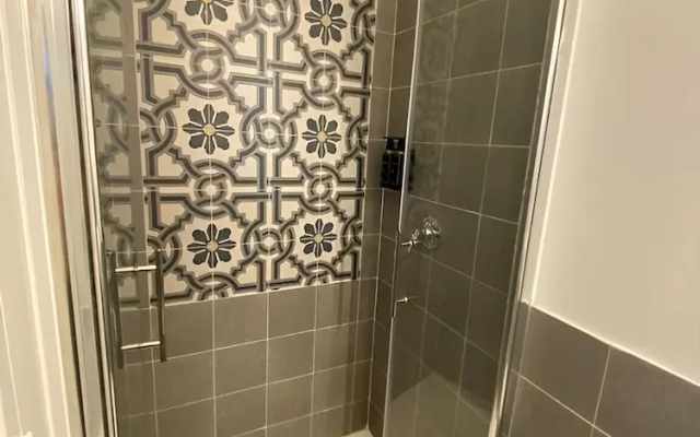 Bari LandLord 242
