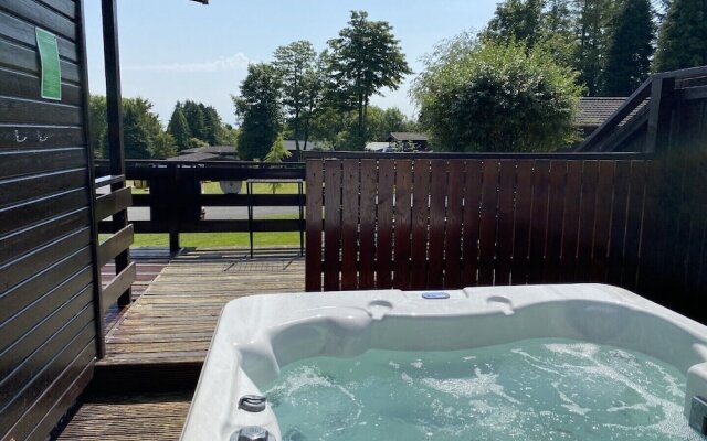 Birch Lodge 21 With Hot Tub, Newton Stewart