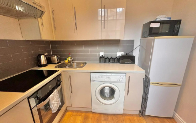 Spacious Two Bedroom Apartment in Westminster