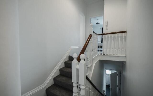 Newly Refurbished Sylish Hull 3 Bed Apartment