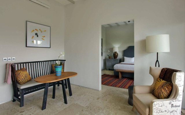 Room & Vespa Suite 2