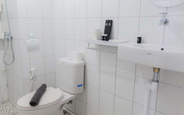 Comfortable 2BR at Emerald Bintaro Apartment