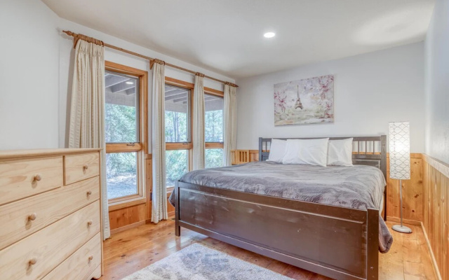 Sunriver Treehouse