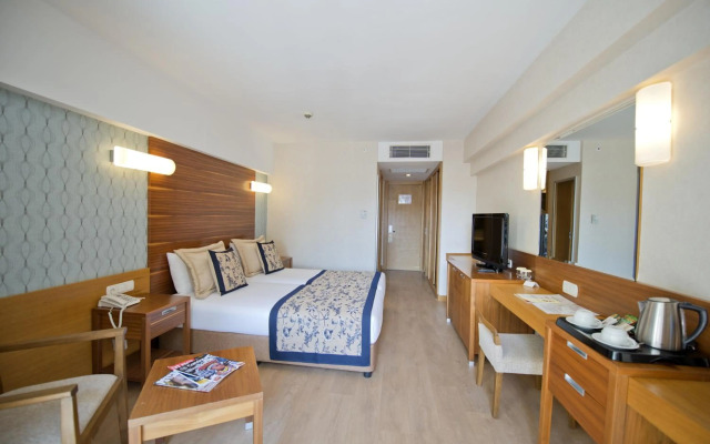 Trendy Side Beach (Adults Only, 16+)