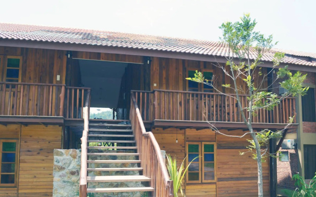 The Acacia Retreat