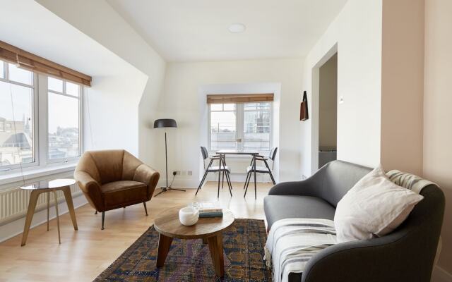 Charming Mayfair Suites by Sonder