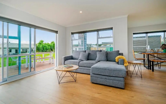 Seascape - Cooks Beach Holiday Home