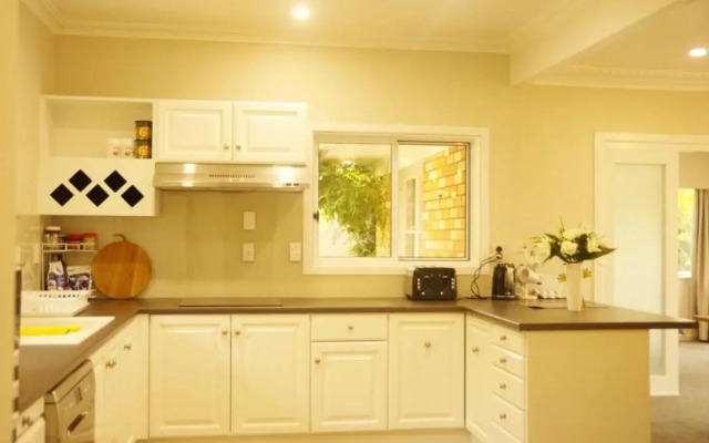 Lake Domain Boarding Holiday House