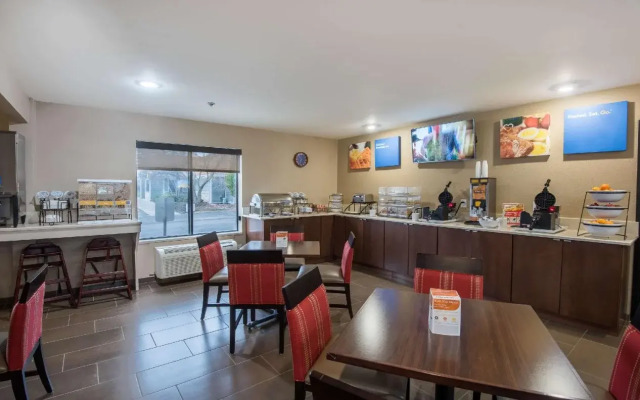 Clarion Pointe Racine - Mount Pleasant