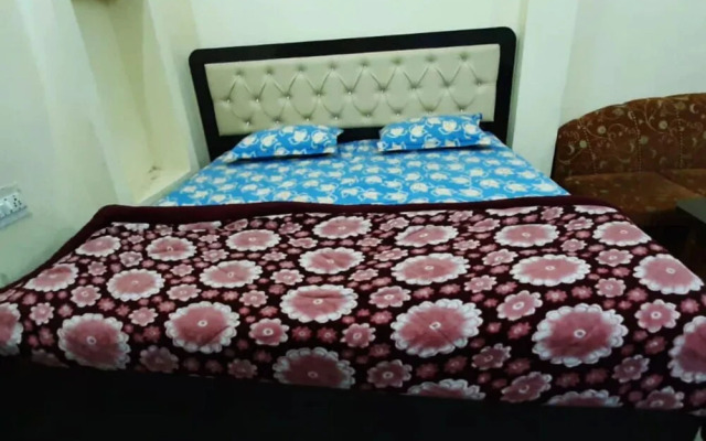 Goroomgo Hotel Ambika House Dehradun