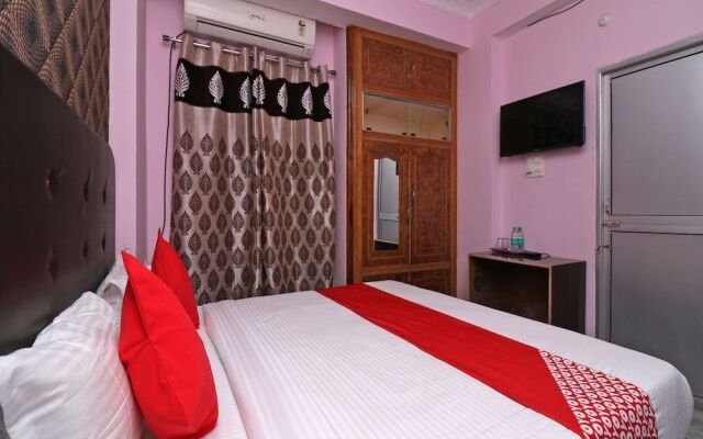 OYO 33471 Hotel Magadh Empire