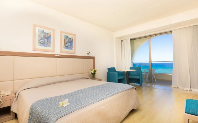 The Golden Coast Beach Hotel