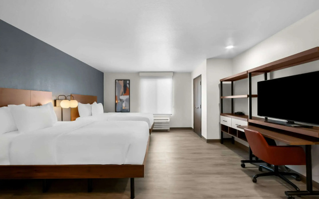 Everhome Suites Glendale Sports Entertainment District