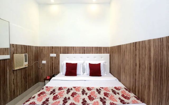 OYO 12163 Hotel Aaryan