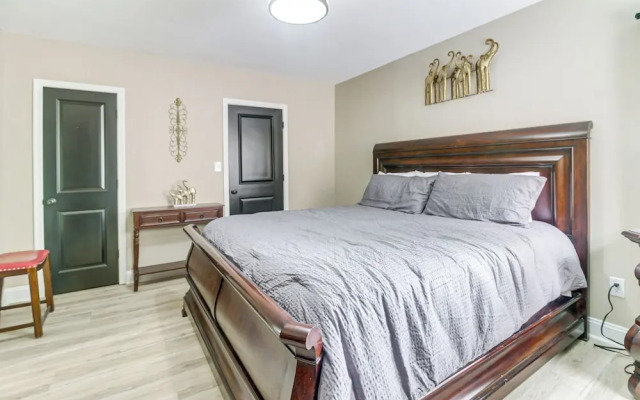 Charlotte Home w/ Yard - Near Spectrum Center!