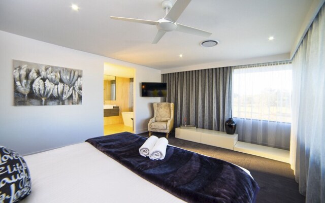 The Pinnacle @ Hope Island Resort