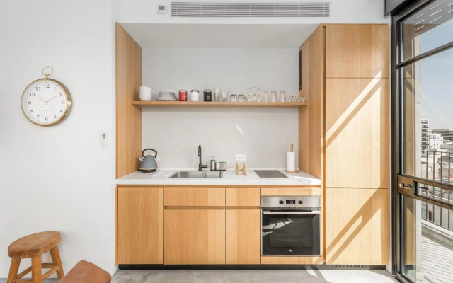 Trendy and cosy apartment / Balcony