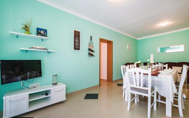 Stunning Home in Debeljak With Wifi and 6 Bedrooms