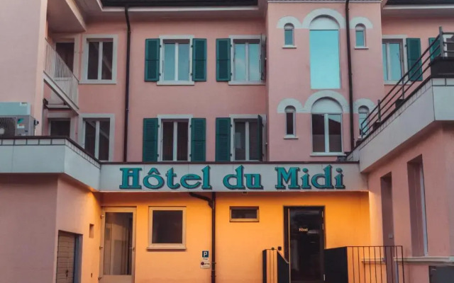hotelImage