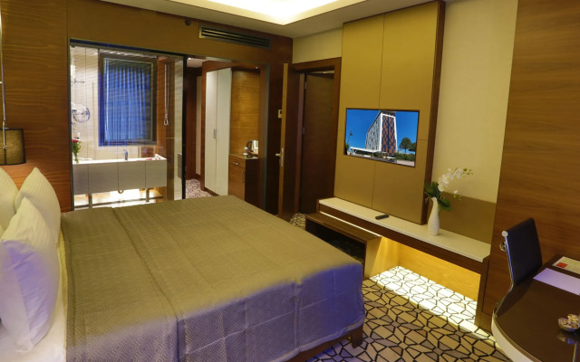 Royal Stay Palace Hotel