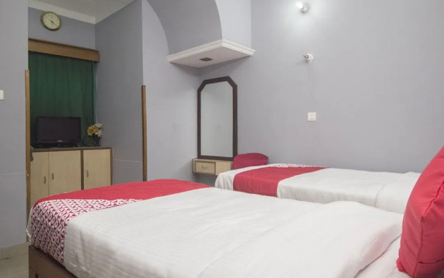 OYO 10695 Hotel Niladri Palace