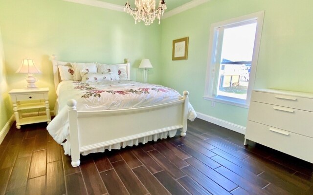 1 Driftwood 4 Bedroom Home by Redawning