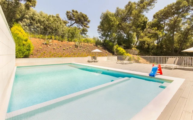 Luxury Beach Experience in Lisbon