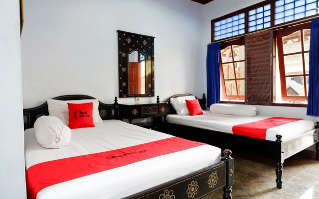 RedDoorz near Mayura Park Lombok 2