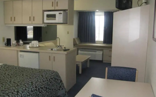 Days Inn & Suites Maryville