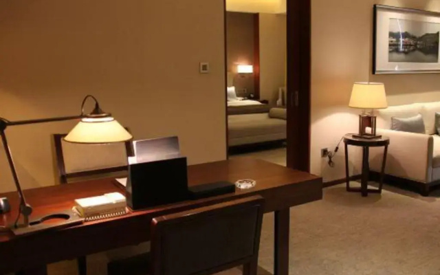 Swan Lakeview Hotel