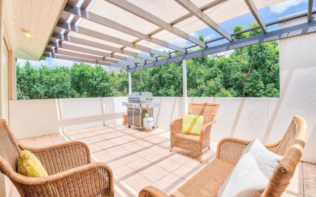 Spacious Home In New Farm For 6 W/ Parking