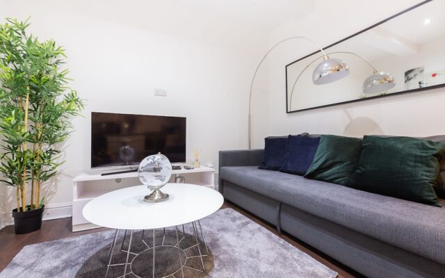 Chic Three Bed Shoreditch Gem Sleeps 8 A2