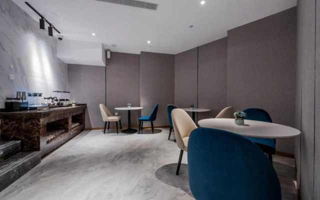 Yitel Collection (Shanghai Hongqiao Gubei Road, Yili Road Metro Station)