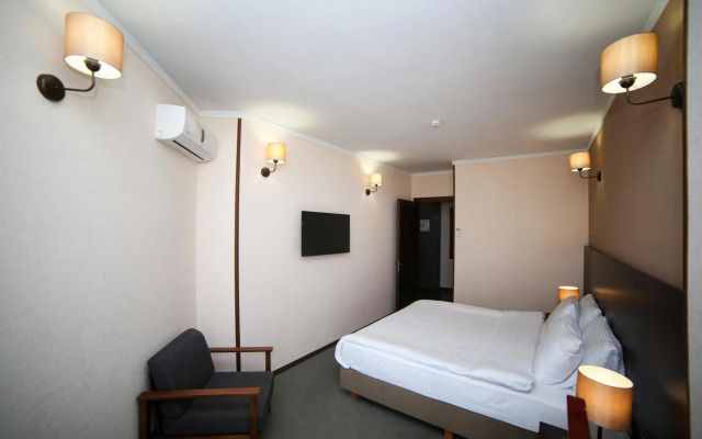 Отель Corner Inn