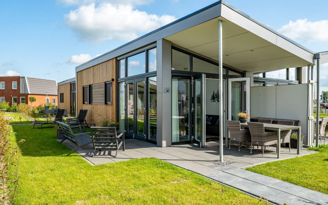 Modern Chalet With Dishwasher, in Friesland