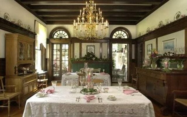 Federal Crest Inn B & B
