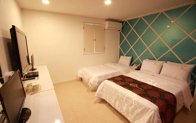 La Nuit Hotel
