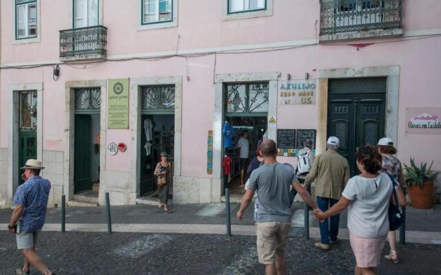 Portugal here I Come - Alfama-Castelo