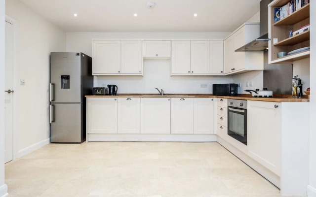 Real - Queens Serviced Apartments