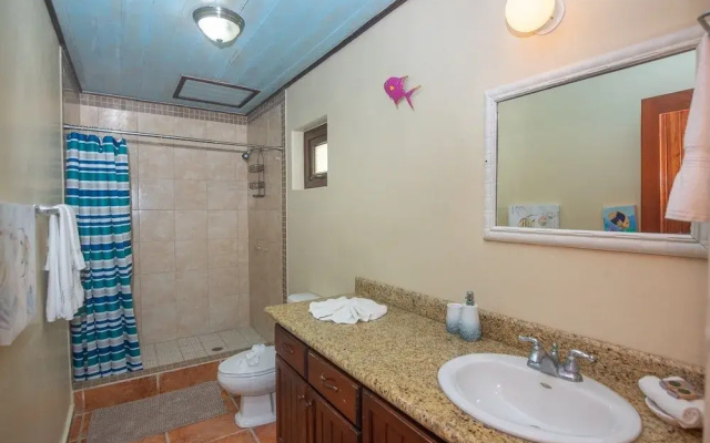 Caribbean Breeze 6a 2 Bedroom Condo by Redawning