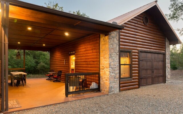 Copper Creek Open Cabin With Game Room and Hot Tub on the Deck by Redawning