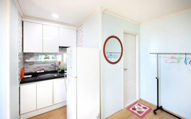 Yeosu Ando Namjjokbada Pension