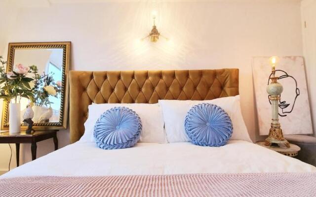 Elegant 5 Bed 4 Bath Vogue House Parisian Style Home