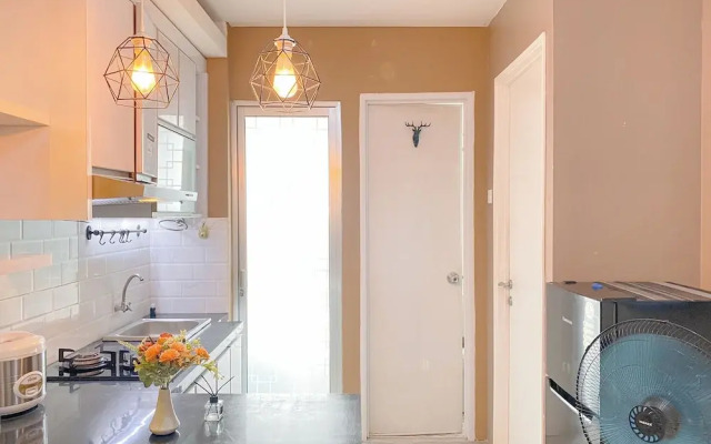 Warm And Homey 2Br Bassura City Apartment