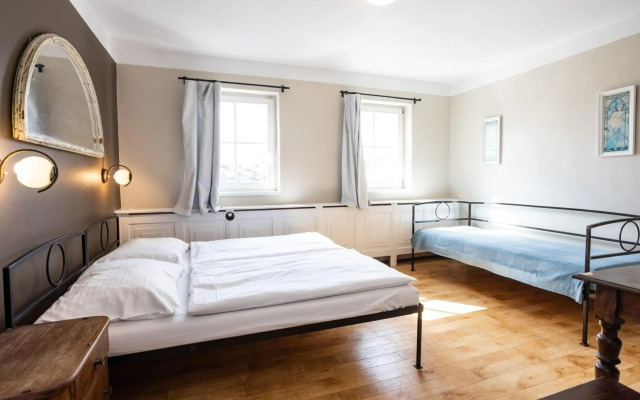 Sir Toby's Hostel